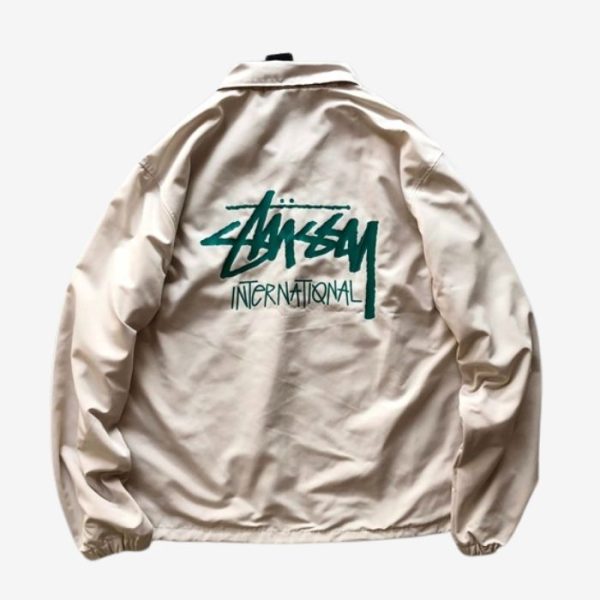 Stussy-Glatte-Coach-International-Logojacke-2-600x600-1